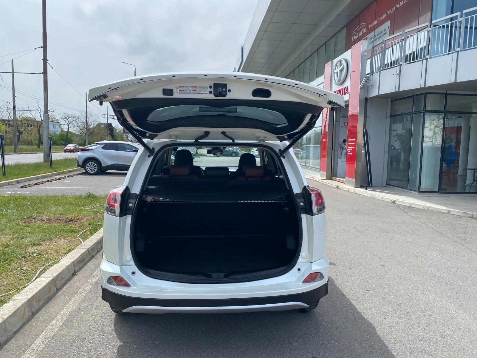 Toyota Rav4 2.5 HEV , снимка 9 - Автомобили и джипове - 54410203