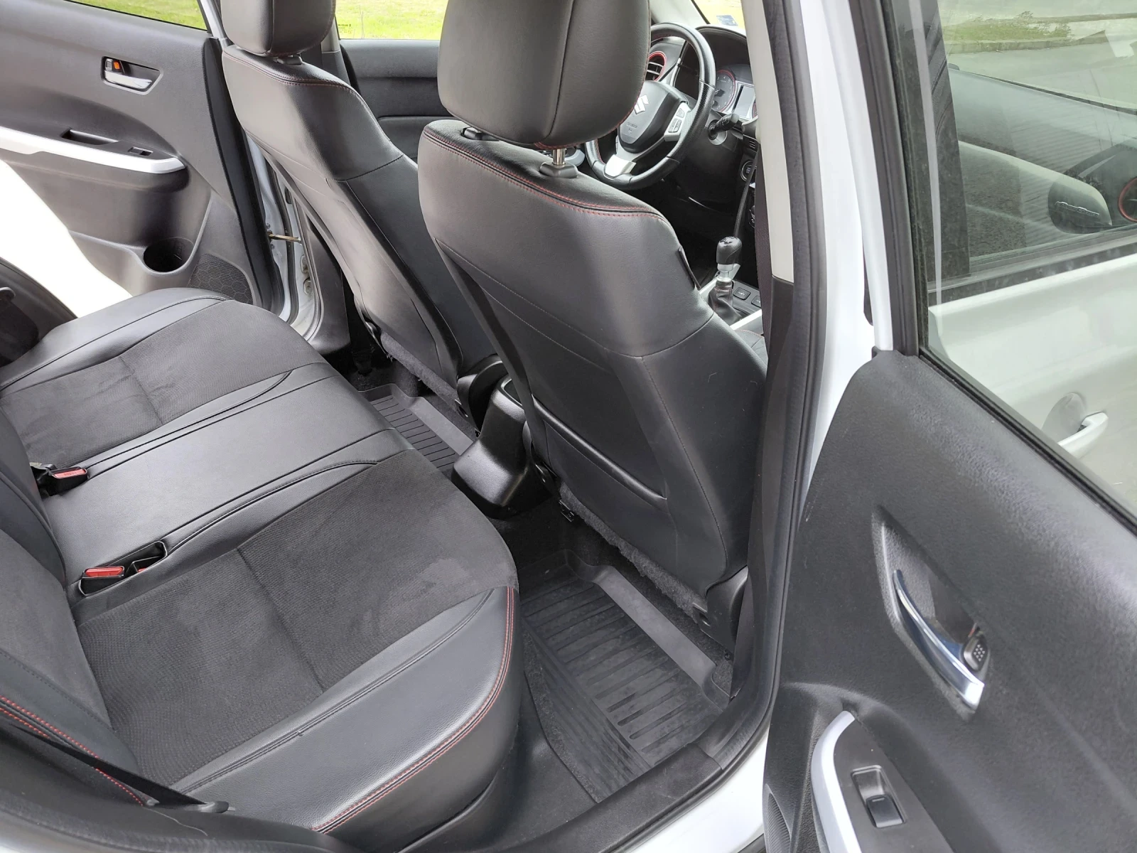 Suzuki Vitara 1.4T 4x4, снимка 10 - Автомобили и джипове - 54755175