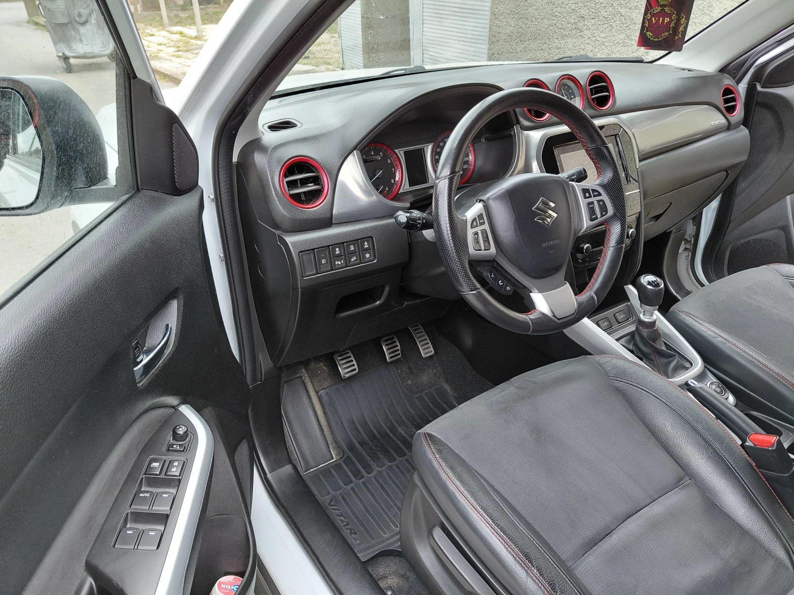 Suzuki Vitara 1.4T 4x4, снимка 7 - Автомобили и джипове - 54755175