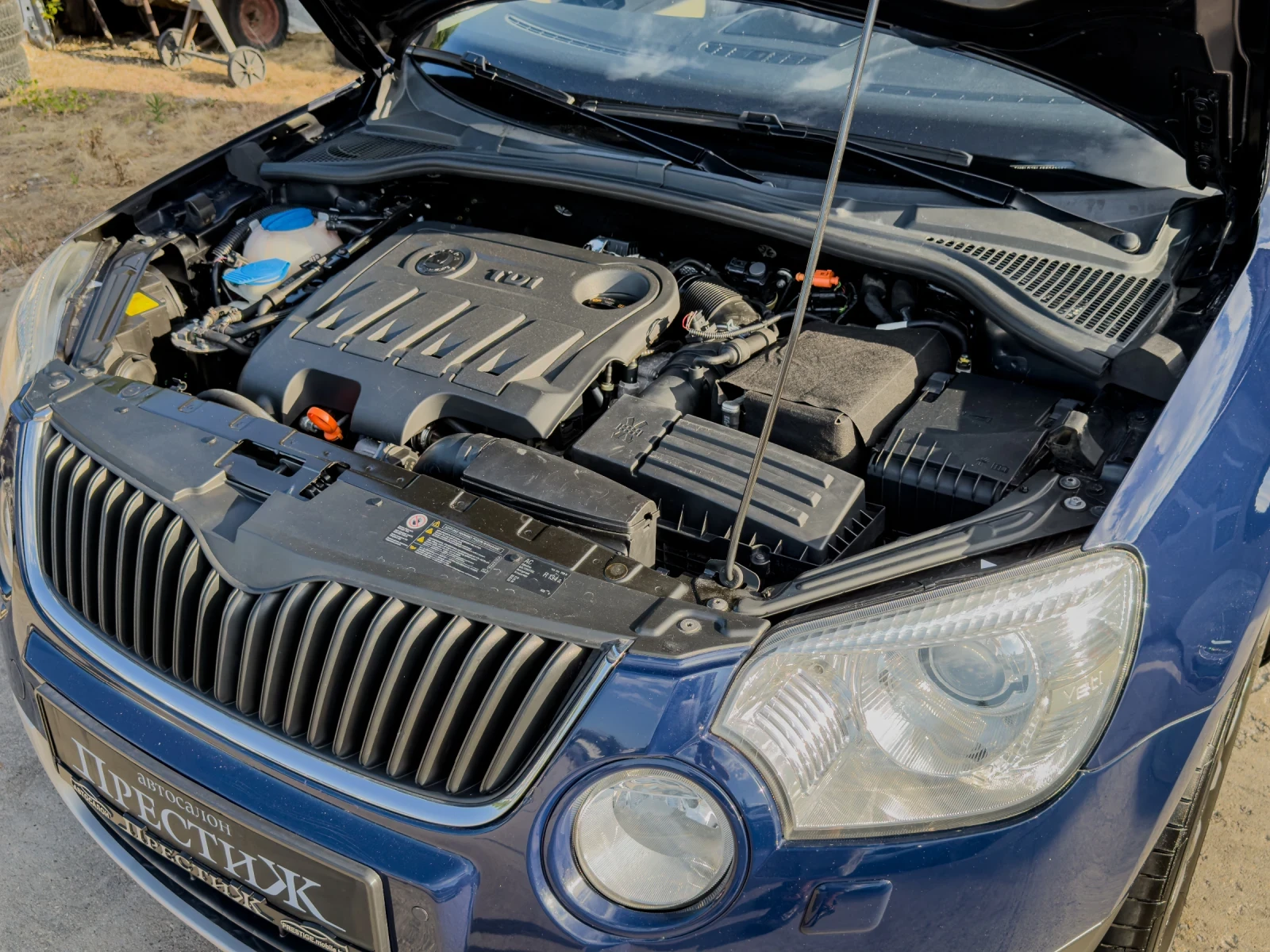Skoda Yeti 2.0TDI - DSG - 4x4, снимка 16 - Автомобили и джипове - 55055952