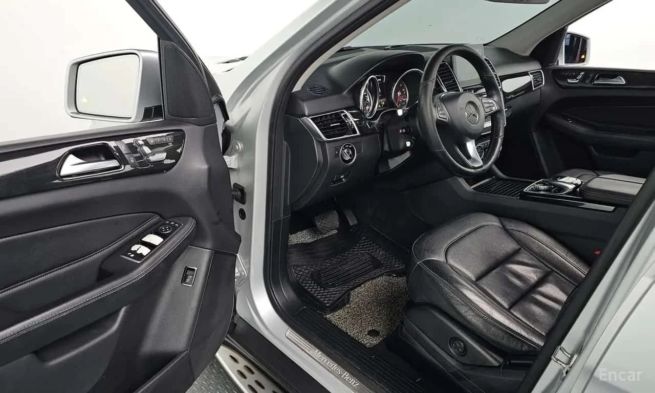 Mercedes-Benz GLE * GLE350 d 4MATIC * CARFAX * БЕЗ ПЪРВОНАЧАЛНА ВНОС, снимка 10 - Автомобили и джипове - 55558916