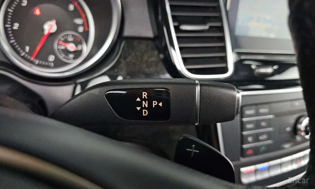 Mercedes-Benz GLE * GLE350 d 4MATIC * CARFAX * БЕЗ ПЪРВОНАЧАЛНА ВНОС, снимка 9 - Автомобили и джипове - 55558916