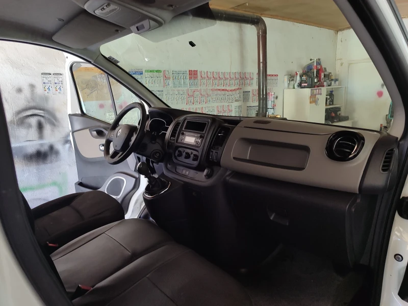 Renault Trafic, снимка 4 - Бусове и автобуси - 47840741