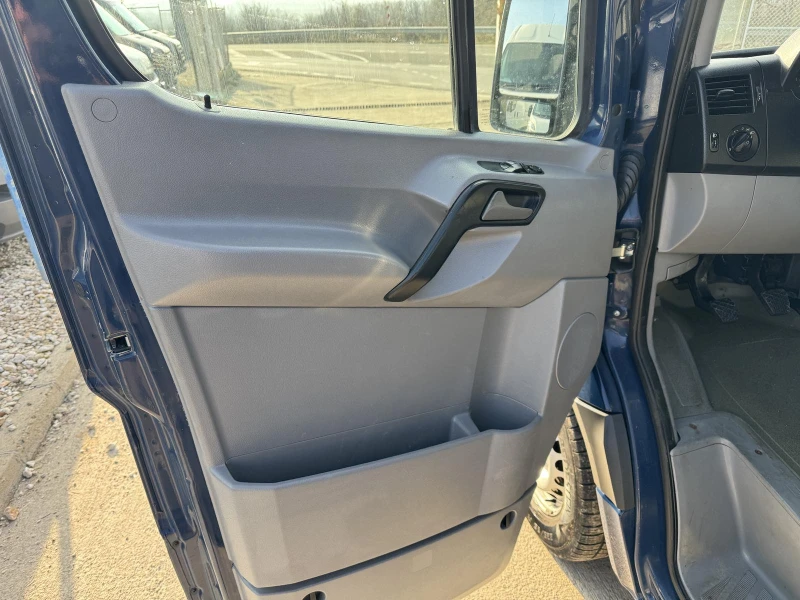 VW Crafter 7местен KLIMA, СЕРВИЗНА КНИЖКА, снимка 17 - Бусове и автобуси - 48764363