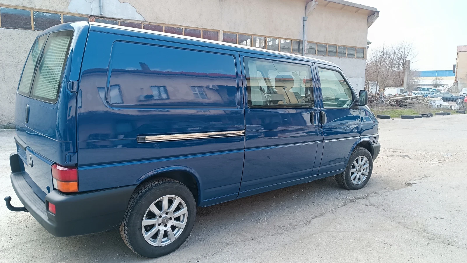 VW Transporter 2.5TDI, снимка 11 - Бусове и автобуси - 54611254