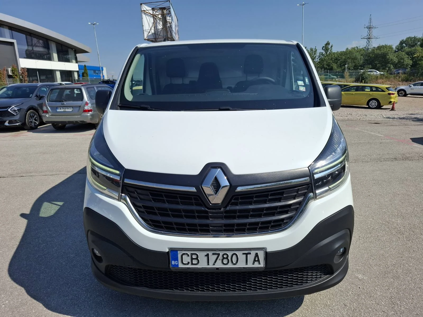 Renault Trafic 2.0 dci Van Life, снимка 2 - Бусове и автобуси - 55626882