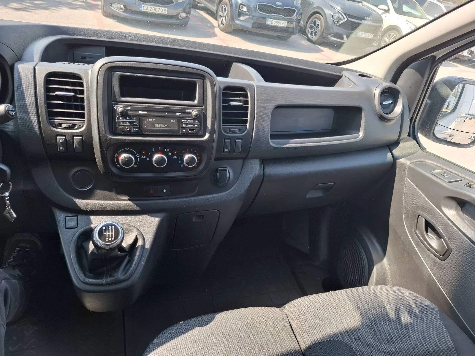 Renault Trafic 2.0 dci Van Life, снимка 10 - Бусове и автобуси - 55626882