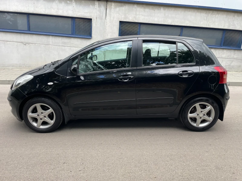 Toyota Yaris 1.3 VVT-i, снимка 6 - Автомобили и джипове - 49068606