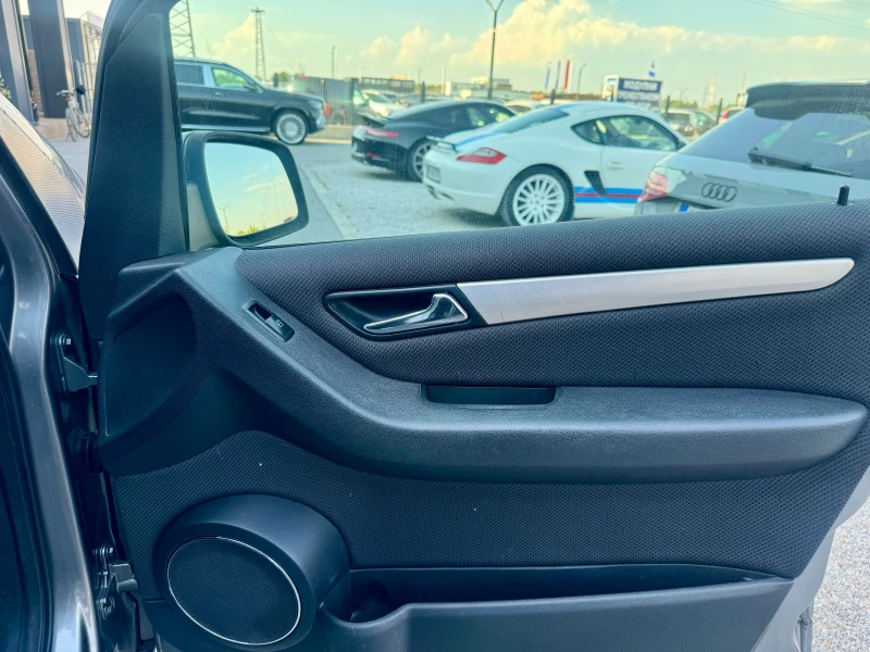 Mercedes-Benz B 180, снимка 14 - Автомобили и джипове - 50561110