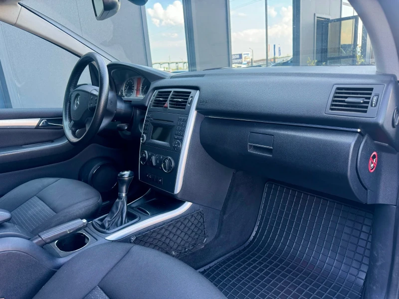 Mercedes-Benz B 180, снимка 12 - Автомобили и джипове - 50561110
