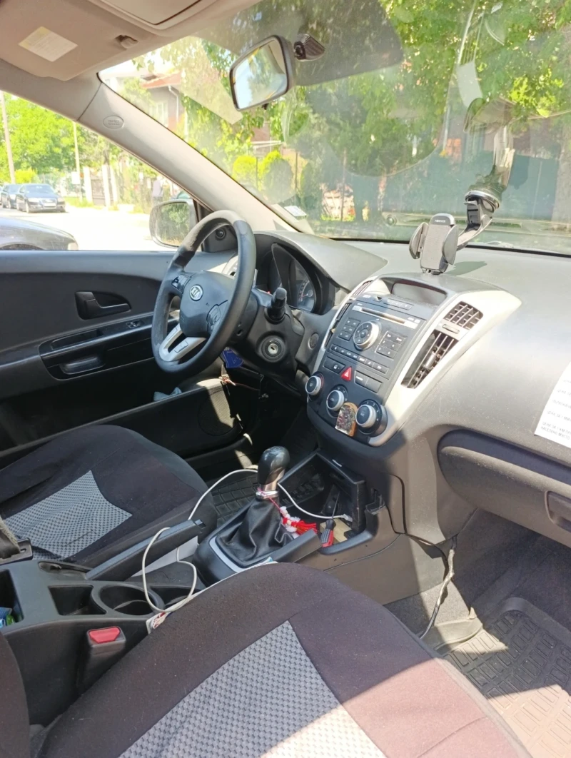 Kia Ceed 1.400, снимка 6 - Автомобили и джипове - 52242062