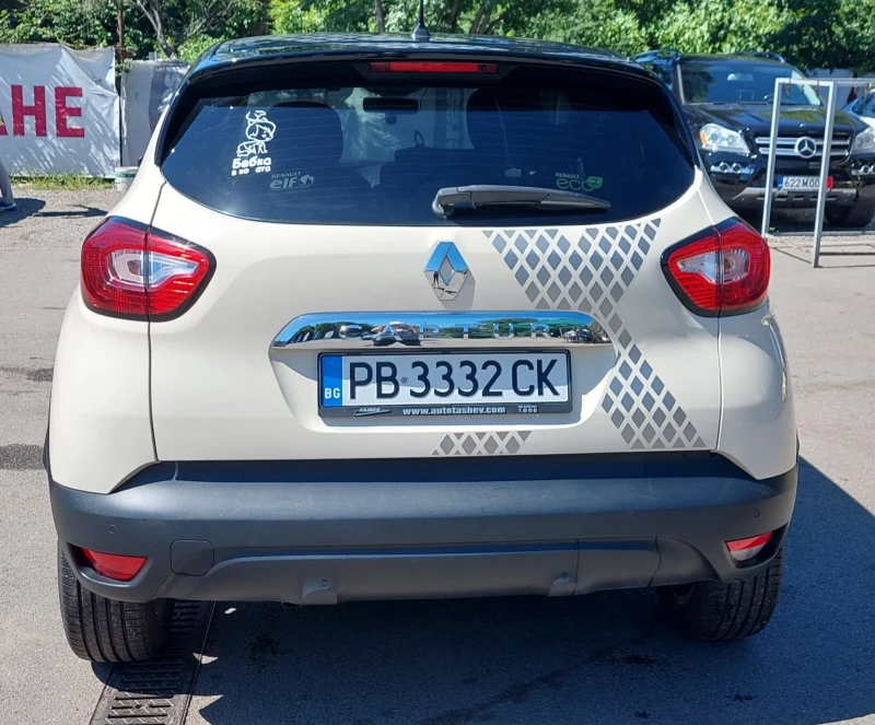 Renault Captur, снимка 3 - Автомобили и джипове - 52238062