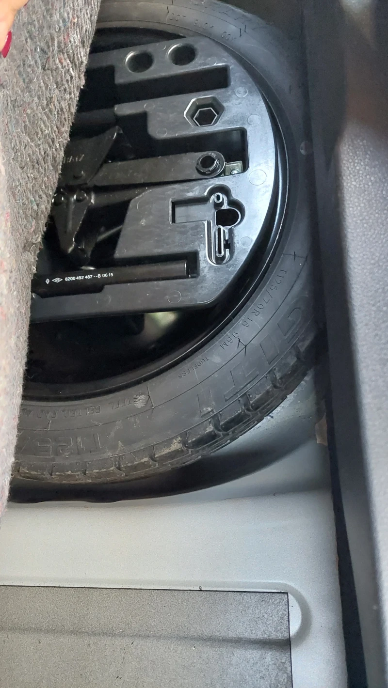 Renault Captur, снимка 11 - Автомобили и джипове - 52238062