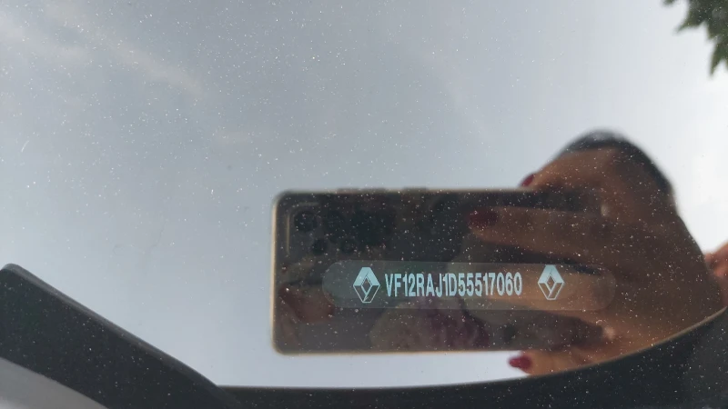 Renault Captur, снимка 6 - Автомобили и джипове - 52238062