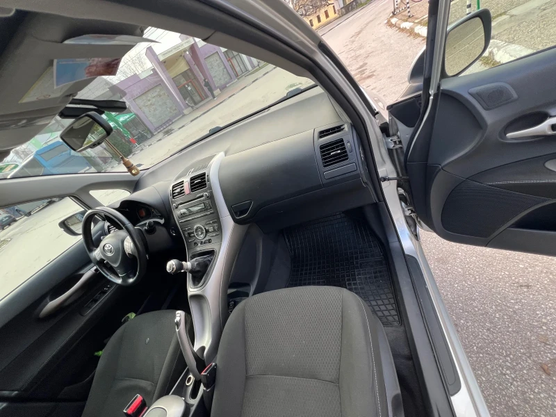Toyota Auris, снимка 6 - Автомобили и джипове - 53100073