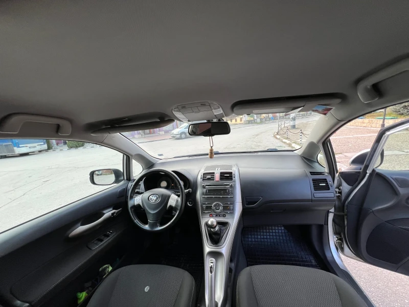 Toyota Auris, снимка 9 - Автомобили и джипове - 53100073