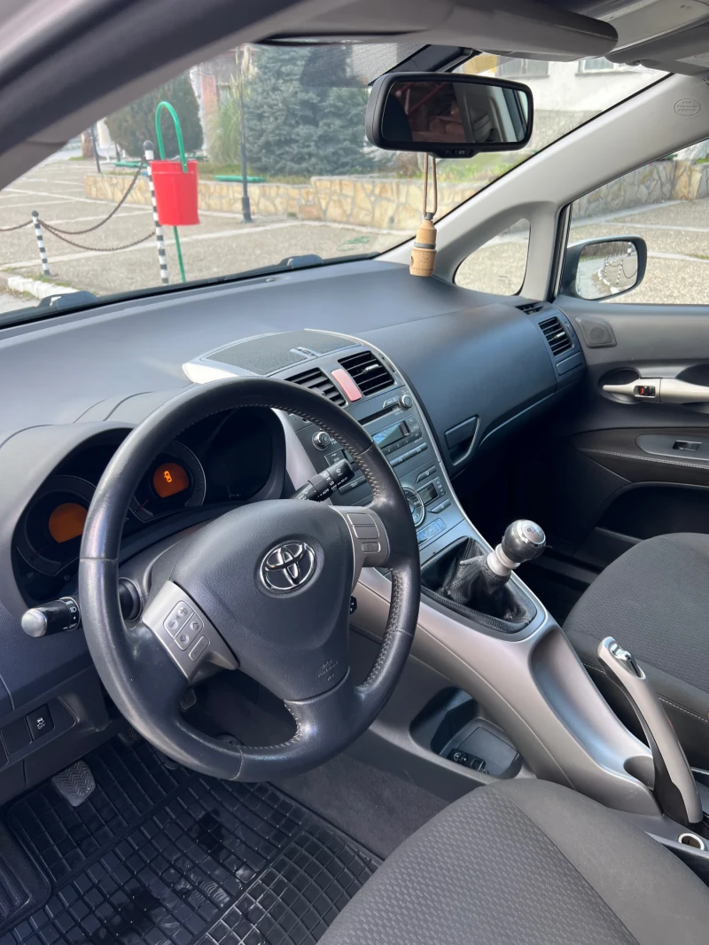 Toyota Auris, снимка 5 - Автомобили и джипове - 53100073