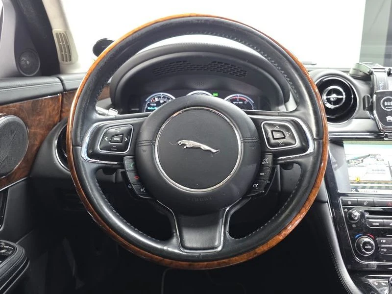 Jaguar Xj 3.0 Automatic, снимка 13 - Автомобили и джипове - 55926413