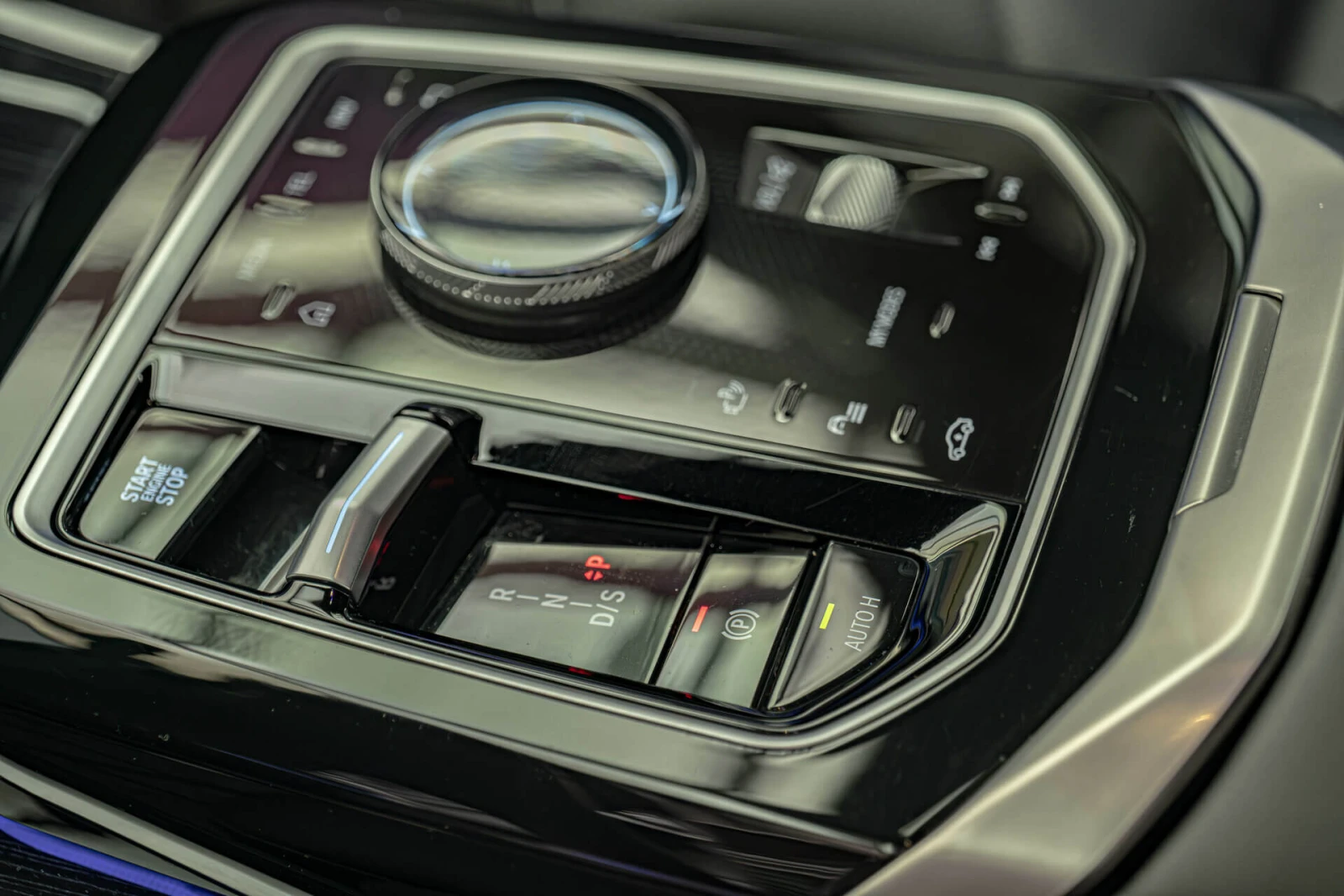 BMW 740 d/xDrive/Bowers&Wilkins/HuD/Панорама/Камера360, снимка 11 - Автомобили и джипове - 54180955