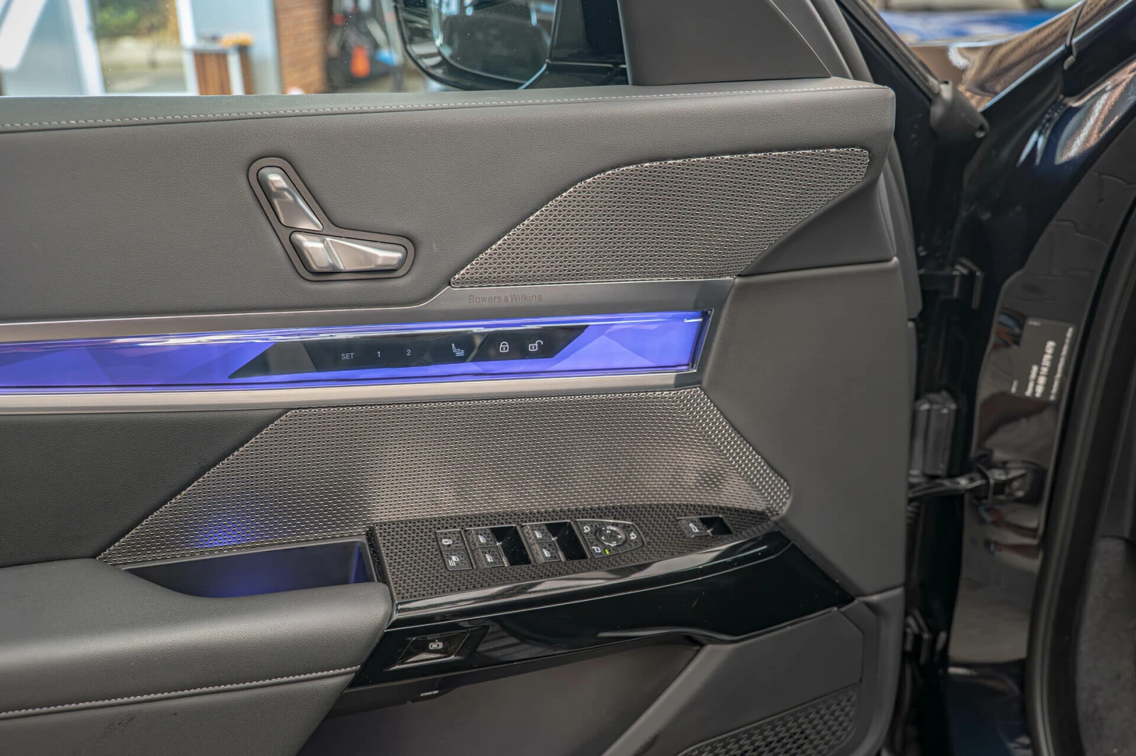 BMW 740 d/xDrive/Bowers&Wilkins/HuD/Панорама/Камера360, снимка 8 - Автомобили и джипове - 54180955