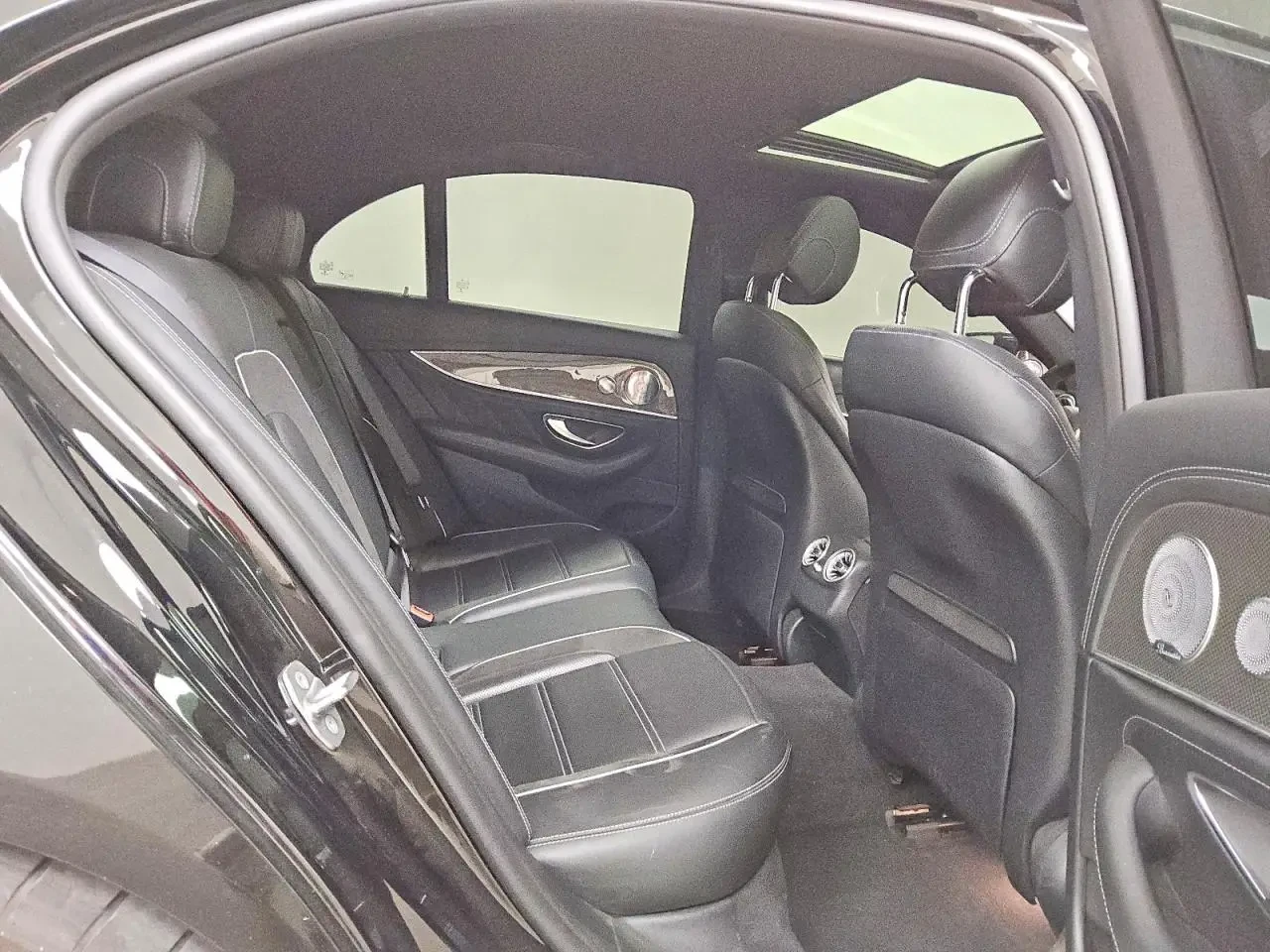 Mercedes-Benz E 63 AMG, снимка 10 - Автомобили и джипове - 54255050