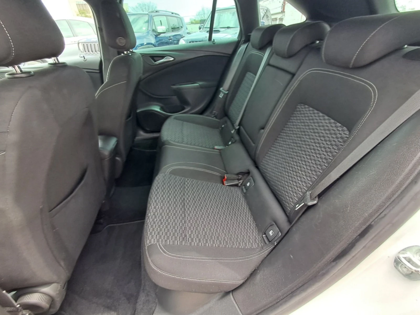 Opel Astra 1.6 TURBO, снимка 12 - Автомобили и джипове - 54603046