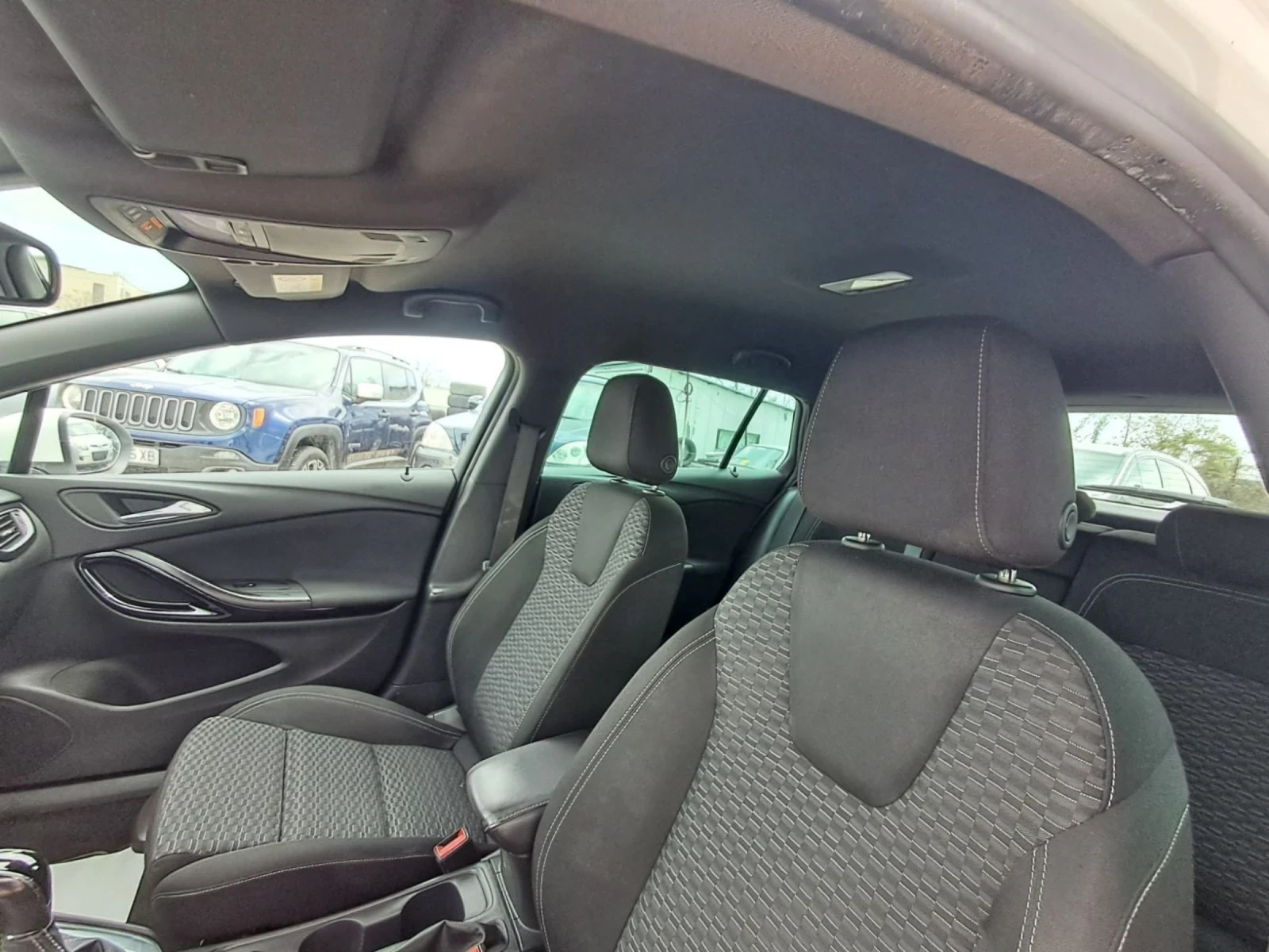 Opel Astra 1.6 TURBO, снимка 11 - Автомобили и джипове - 54603046
