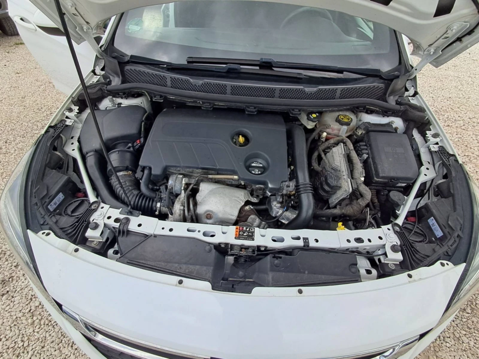 Opel Astra 1.6 TURBO, снимка 14 - Автомобили и джипове - 54603046