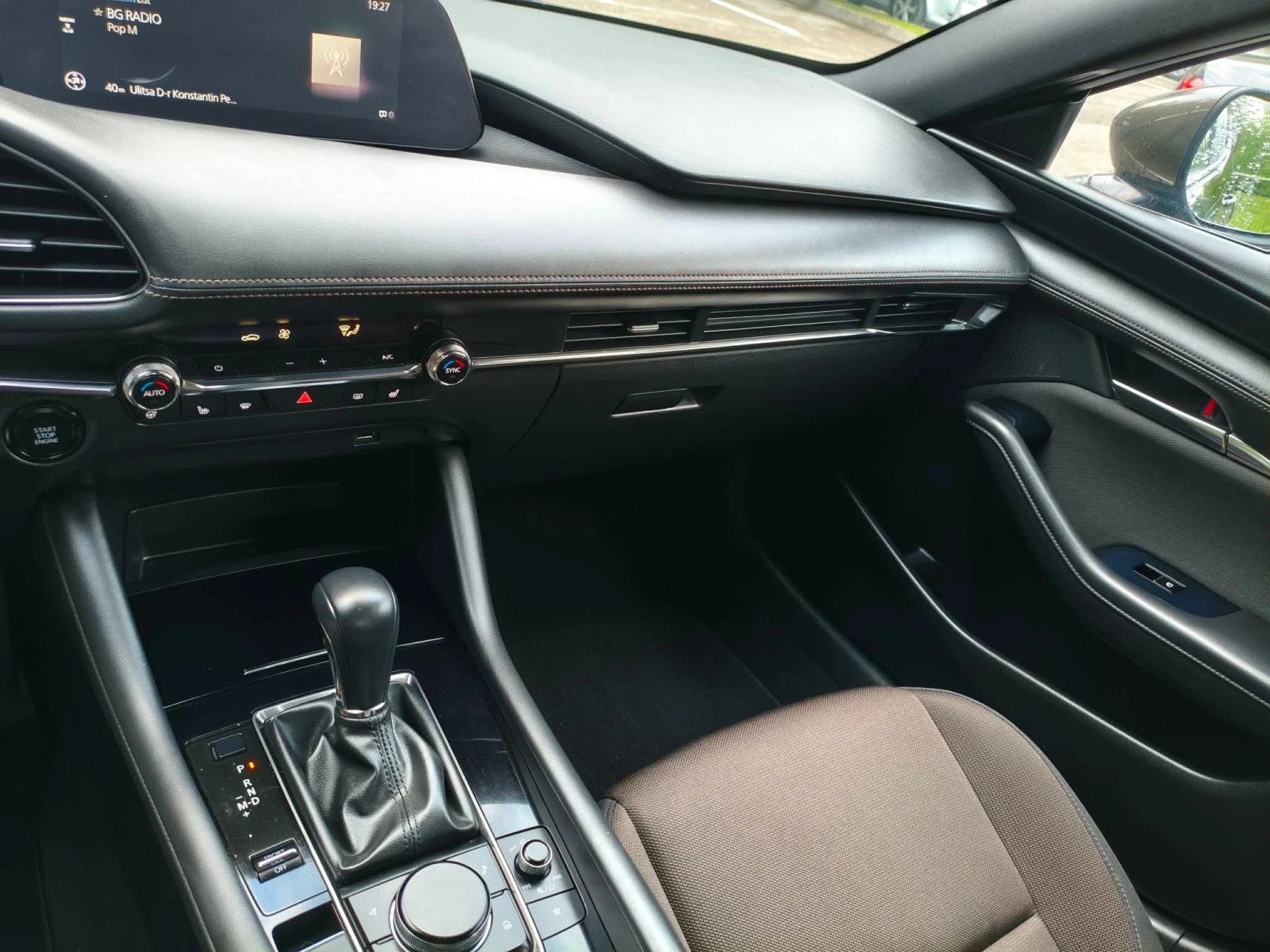 Mazda 3 Skyactiv-G 2.0, снимка 5 - Автомобили и джипове - 54623413