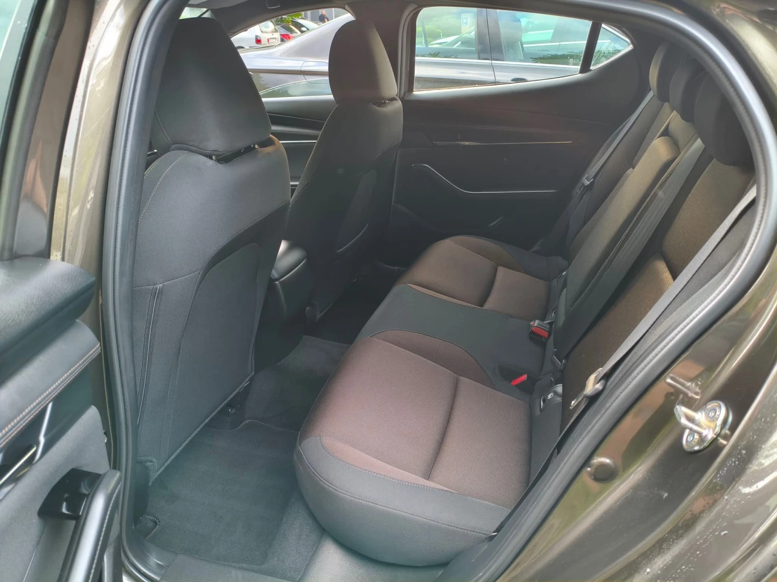 Mazda 3 Skyactiv-G 2.0, снимка 8 - Автомобили и джипове - 54623413