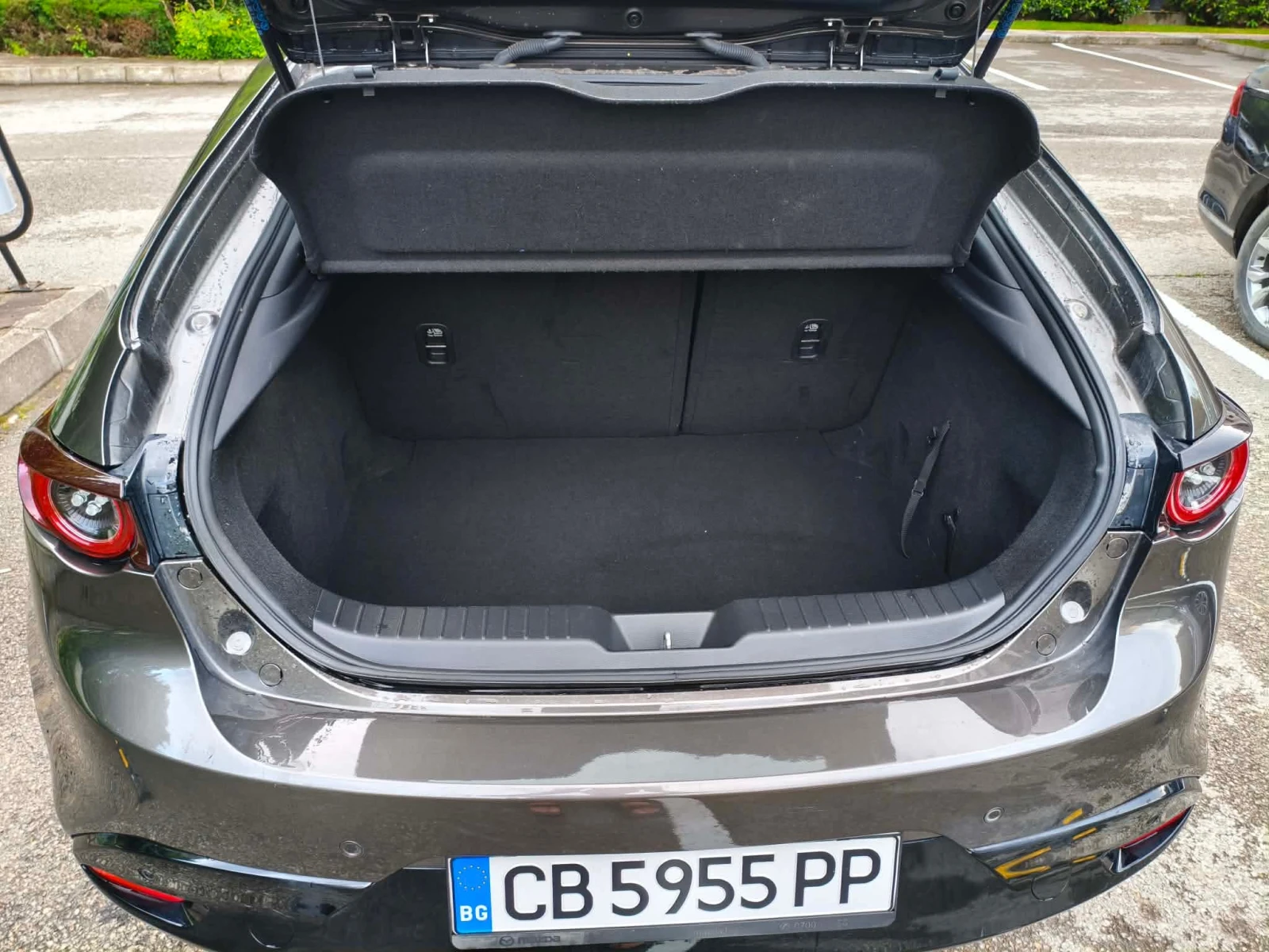 Mazda 3 Skyactiv-G 2.0, снимка 9 - Автомобили и джипове - 54623413