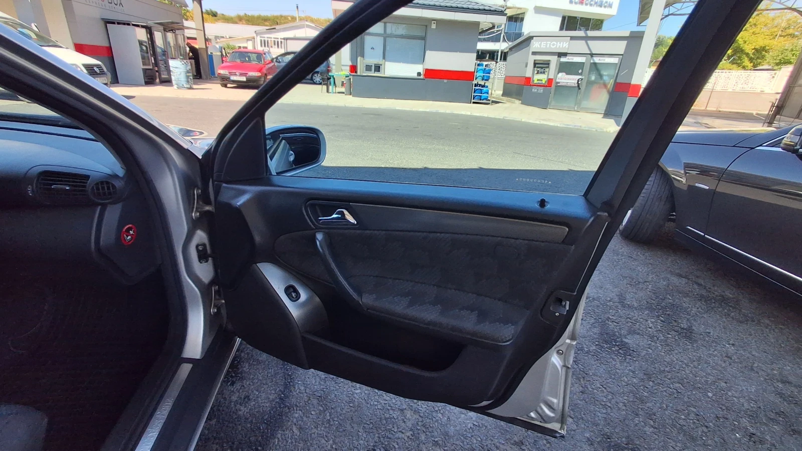 Mercedes-Benz C 220, снимка 11 - Автомобили и джипове - 55630224
