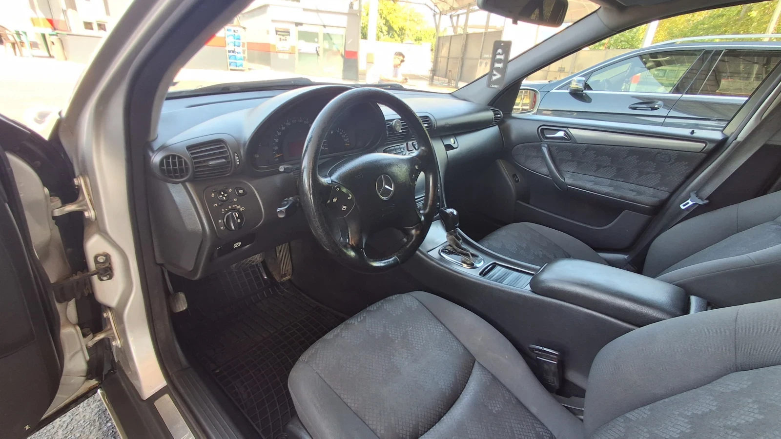 Mercedes-Benz C 220, снимка 5 - Автомобили и джипове - 55630224