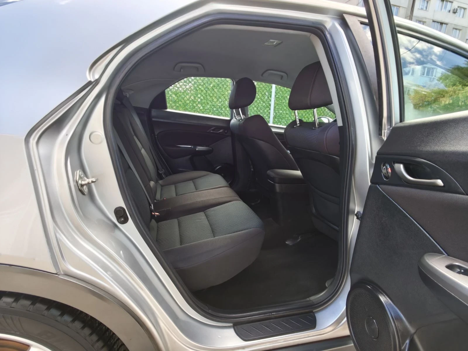Honda Civic 1.4i-100к.с Elegance ГАЗ Парктроник 6-скорости, снимка 10 - Автомобили и джипове - 56210170