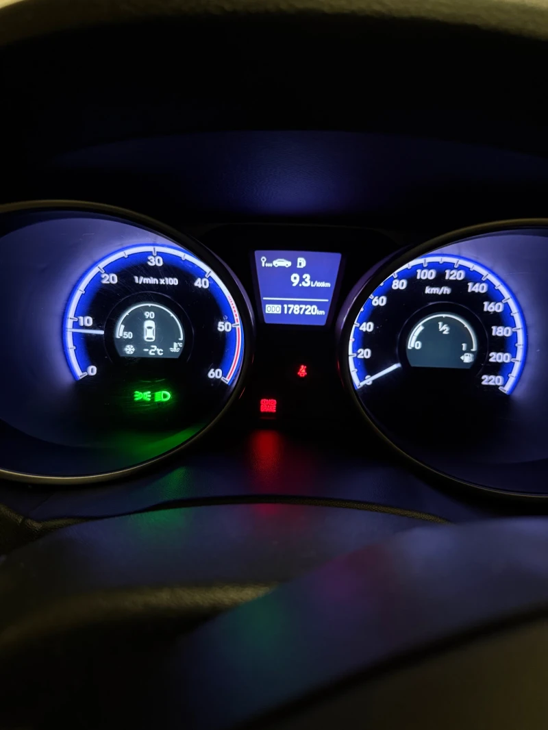 Hyundai IX35, снимка 7 - Автомобили и джипове - 53069656