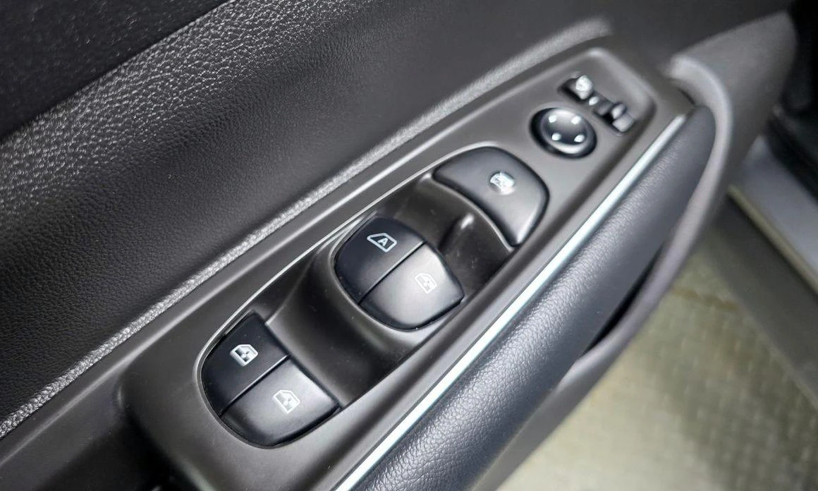 Renault Koleos 2.0 LPe LE 2WD  * -   *  | Mobile.bg   13