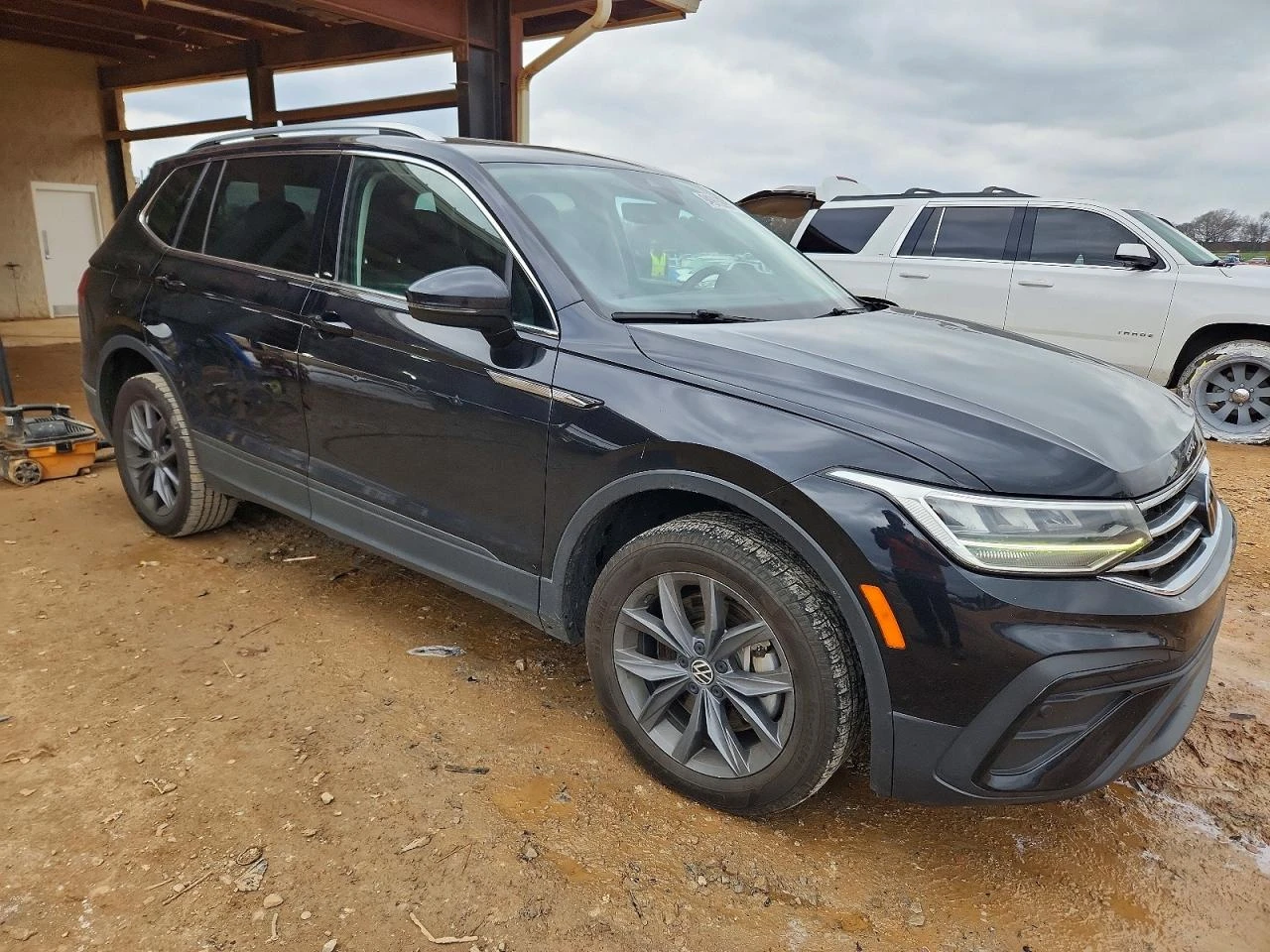 VW Tiguan 2.0* SE* РЕАЛНИ КМ , снимка 2 - Автомобили и джипове - 53918553