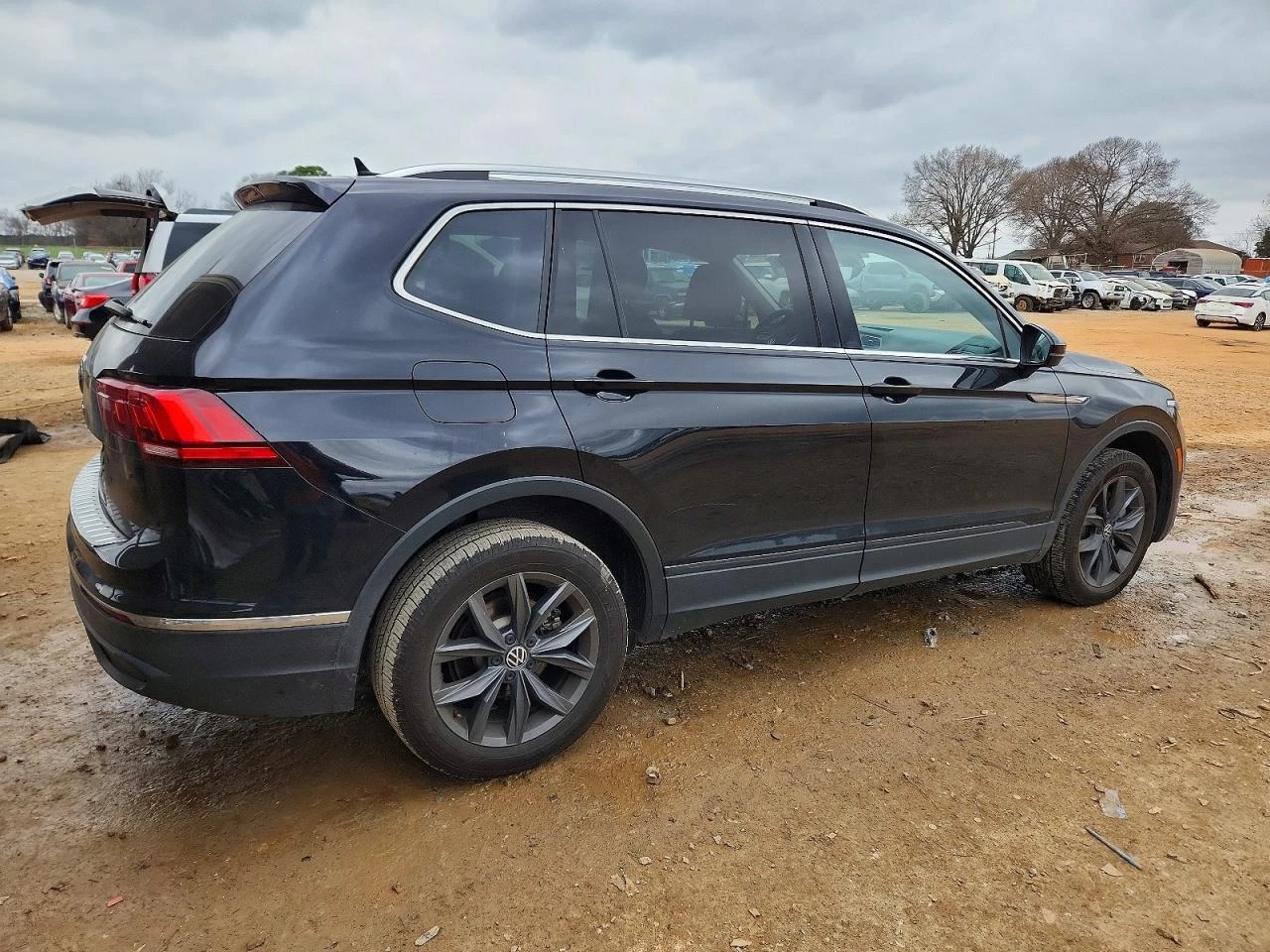 VW Tiguan 2.0* SE* РЕАЛНИ КМ , снимка 5 - Автомобили и джипове - 53918553