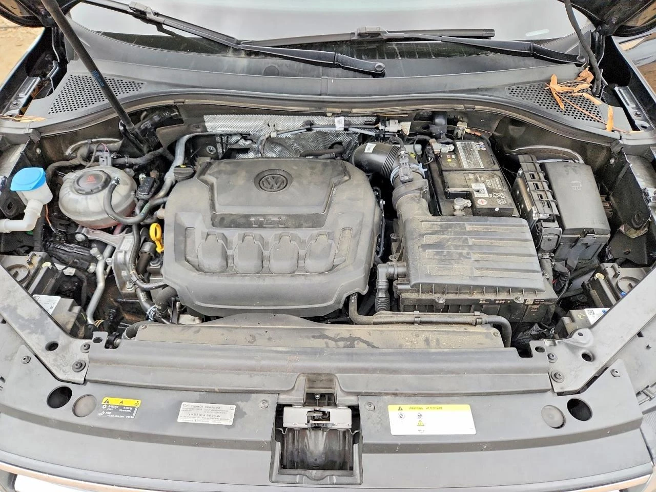 VW Tiguan 2.0* SE* РЕАЛНИ КМ , снимка 12 - Автомобили и джипове - 53918553