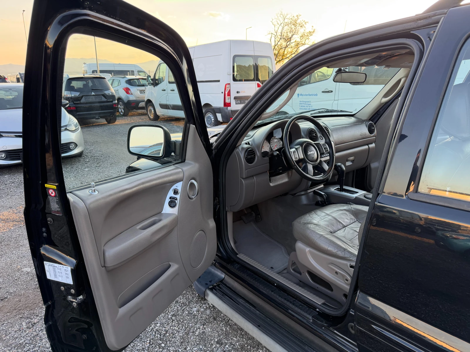 Jeep Cherokee 3.7 LIMITED ГЪРЦИЯ 85000km, снимка 8 - Автомобили и джипове - 54512502