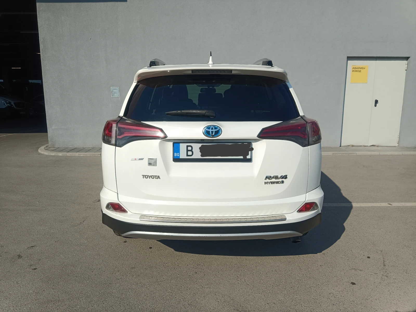 Toyota Rav4 hybrid 2017 custom, снимка 3 - Автомобили и джипове - 55648042
