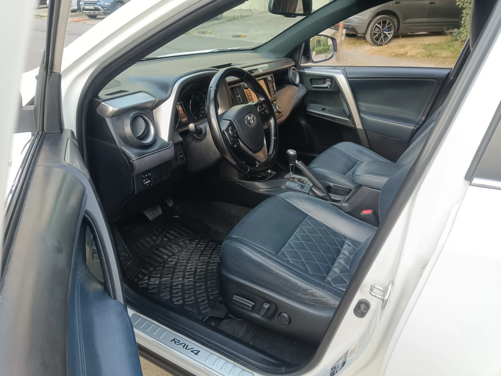 Toyota Rav4 hybrid 2017 custom, снимка 10 - Автомобили и джипове - 55648042