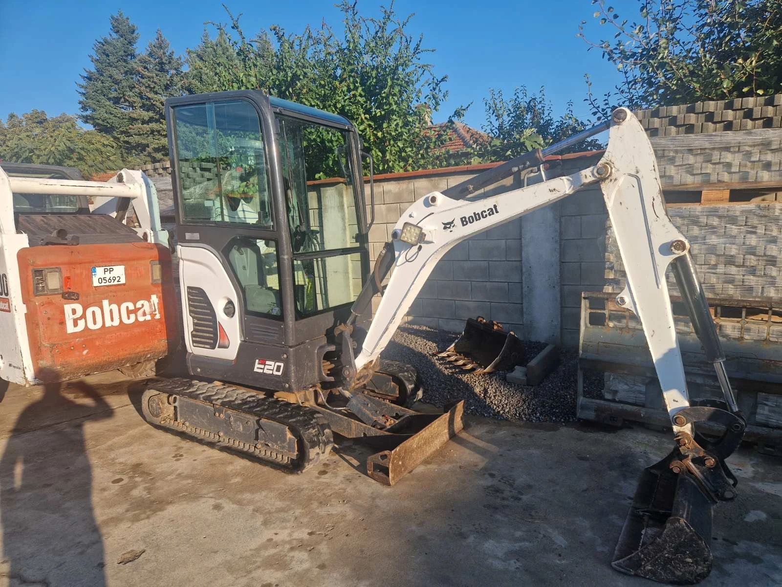 Багер Bobcat E20