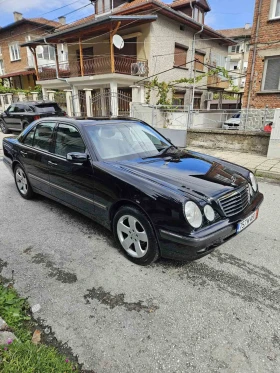 Mercedes-Benz E 320 E 320 4matik, снимка 3