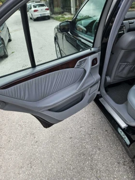 Mercedes-Benz E 320 E 320 4matik, снимка 11