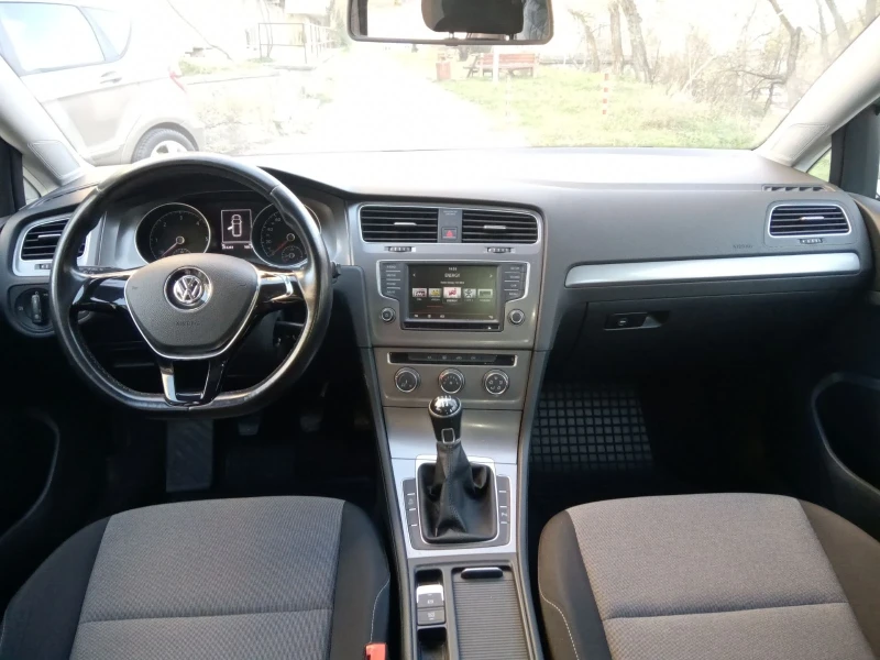 VW Golf 1.6TDI, снимка 10 - Автомобили и джипове - 48201304