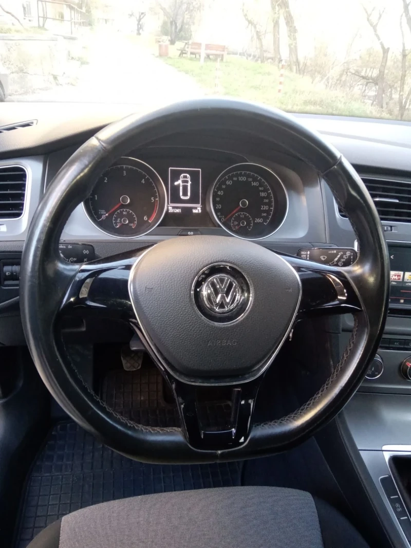 VW Golf 1.6TDI, снимка 9 - Автомобили и джипове - 48201304