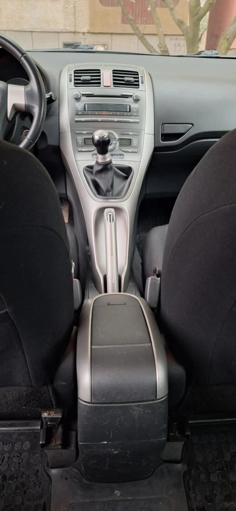Toyota Auris, снимка 5 - Автомобили и джипове - 51957510
