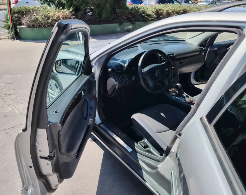 Mercedes-Benz C 220, снимка 7 - Автомобили и джипове - 51825022