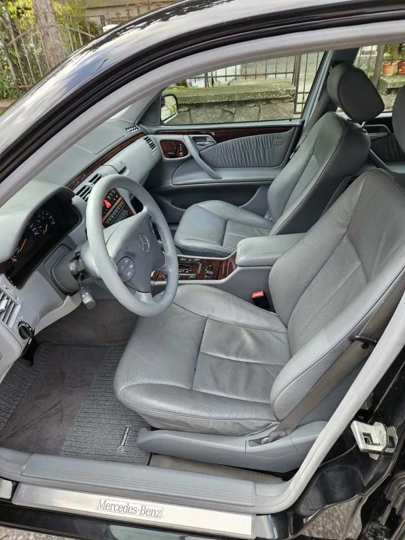 Mercedes-Benz E 320 E 320 4matik, снимка 7 - Автомобили и джипове - 52692940